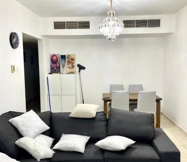 Al Nahda Apartamento | Comfortable Apartment Bedroom And Spacious Living Room Family and Couple