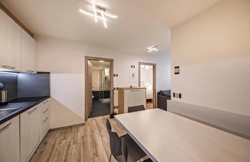 Predazzo Apartamento | Cómodo apartamento "Vacanze Arcobaleno - Blu" con vistas a la montaña