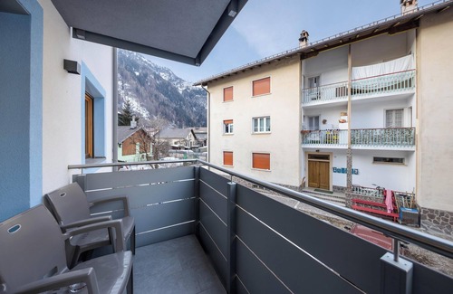Predazzo Apartamento | Cómodo apartamento "Vacanze Arcobaleno - Blu" con vistas a la montaña