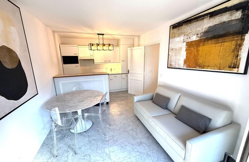 Deauville Apartamento | Apartamento-Confortable-Baño con bañera-Vista al Jardín