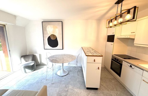 Deauville Apartamento | Apartamento-Confortable-Baño con bañera-Vista al Jardín