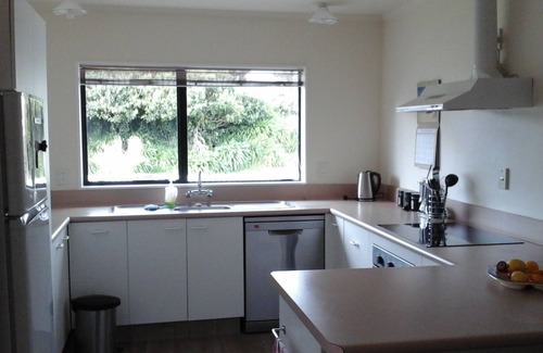 Paraparaumu Beach Casa | Comfortable beach house 200 meters from Paraparaumu beach