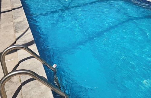 Winter Haven Casa | Comfortable bedroom and house to stay in w/ swimming pool.