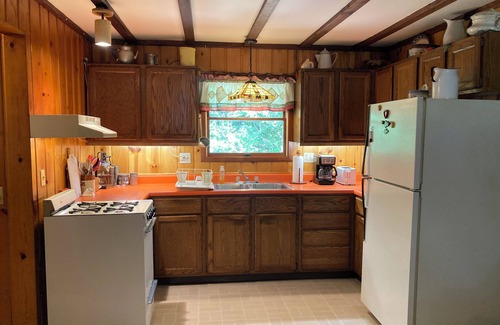 Irons Cabina | Comfortable Cabin in the Woods. Perfect for Fishing, Hunting or Skiing!