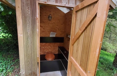 Villefavard Cabina | Comfortable cabin over a pond, private access, pontoon.