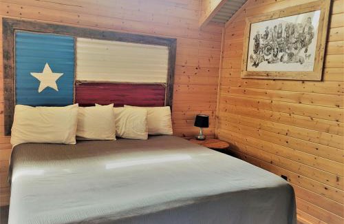 Pipe Creek Casa | Comfortable Cabin Rental with Pool Access near San Antonio, Texas