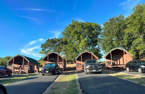 New Braunfels Cabina | Comfortable Cabin along the Guadalupe River
