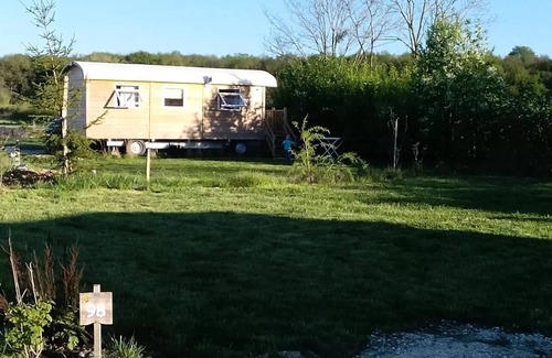 Seillac Cabina | Komfortabler Wohnwagen - 2 Schlafzimmer - Esprit gemütlich - Kochnische, Bad und WC 4 Personen
