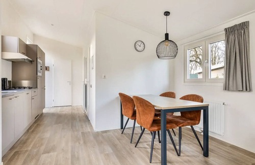 Hooghalen Casa | Comfortable chalet with modern amenities
