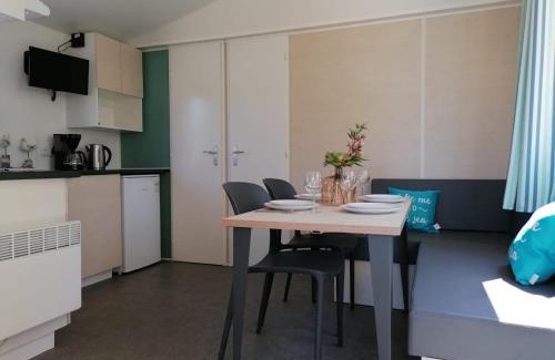 Koudekerke Chalet De Esquí | Comfortable chalet with microwave on a holiday park 1 km from the beach
