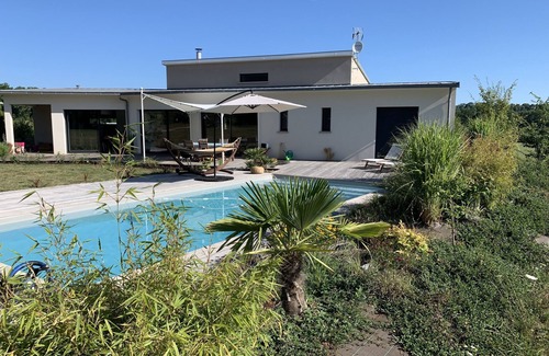 Onet-le-Chateau Casa | Comfortable contemporary villa with swimming pool, large plot, fiber / wifi