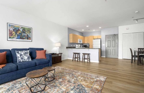 Downtown San Diego Condominio | Amplio y abierto condominio en Little Italy!