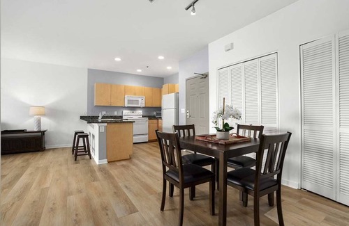 Downtown San Diego Condominio | Amplio y abierto condominio en Little Italy!