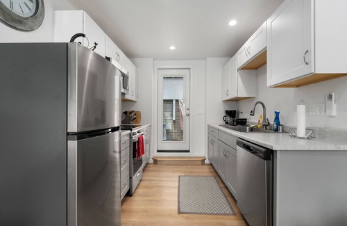 Redondo Beach Cabaña | Comfortable cottage 1 mile from the beach