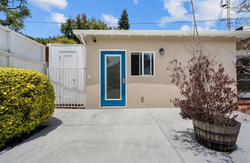 Redondo Beach Cabaña | Comfortable cottage 1 mile from the beach