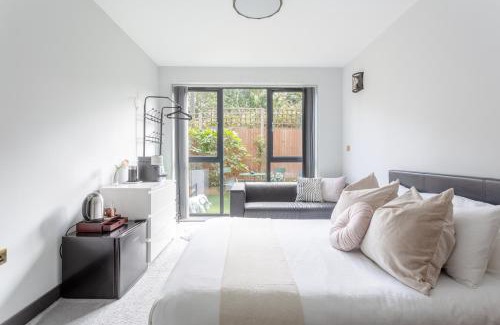 Brondesbury Park Casa | Comfortable Embankment House