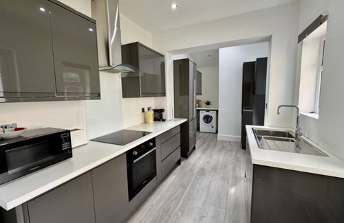 Moseley Casa | Comfortable family-friendly four bedroom house