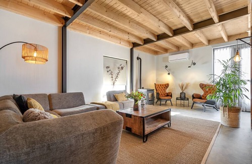 Veessen Casa | Comfortable farmhouse lodge for 8 people with a living kitchen and a pellet fireplace