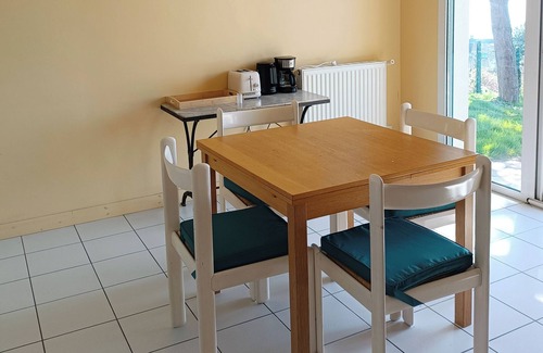 Barneville-Carteret Casa | Alojamiento confortable que combina vistas tranquilas al mar.