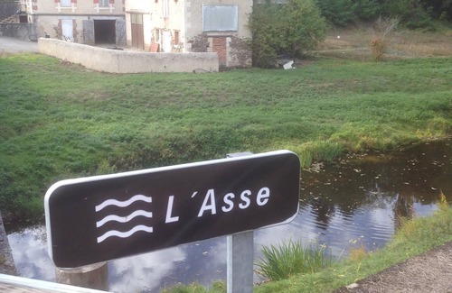 Brigueil-le-Chantre Casa | Cómoda, espaciosa casa rural con piscina