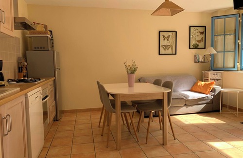 Calviac-en-Perigord Cabaña | Cómoda casa de campo en una zona boscosa junto a la piscina cerca de Sarlat