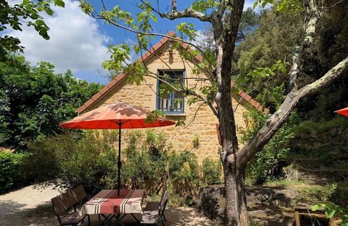 Calviac-en-Perigord Cabaña | Cómoda casa de campo en una zona boscosa junto a la piscina cerca de Sarlat