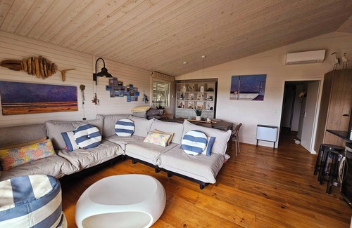 Gruissan Plage Chalet De Esquí | Comfortable, fully-equipped seafront chalet for summer and winter enjoyment