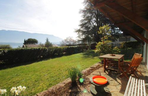 Le Bourget-du-Lac Apartamento | Comfortable garden level 2 minutes from the lake on foot!