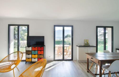 Le Bourget-du-Lac Apartamento | Comfortable garden level 2 minutes from the lake on foot!