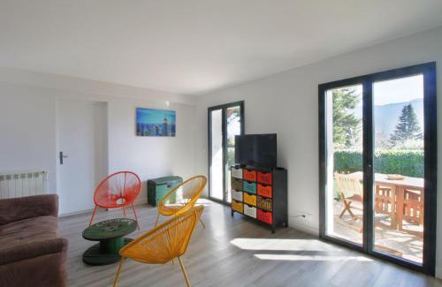 Le Bourget-du-Lac Apartamento | Comfortable garden level 2 minutes from the lake on foot!