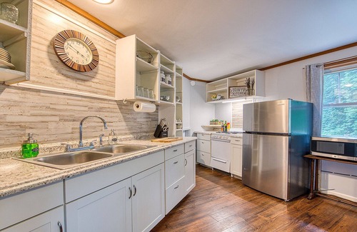 Bryson City Casa | Comfortable guest suite <1 mile to downtown Bryson City