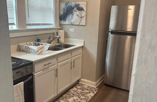Springfield Apartamento | Comfortable Historic Home w/Full Kitchen + Laundry