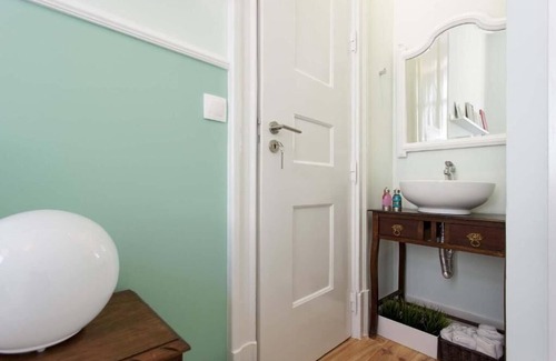 Mouraria Casa | COMFORTABLE HOLIDAYS ROOM NEAR LISBON CITY CENTER