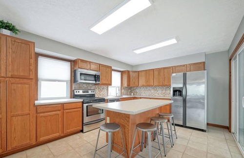 Lincoln Casa | Comfortable Home Away with Wi-fi + Po
