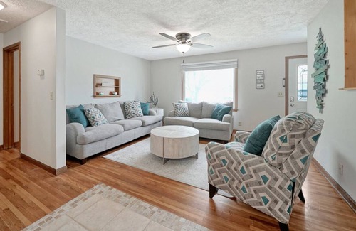 Lincoln Casa | Comfortable Home Away with Wi-fi + Po