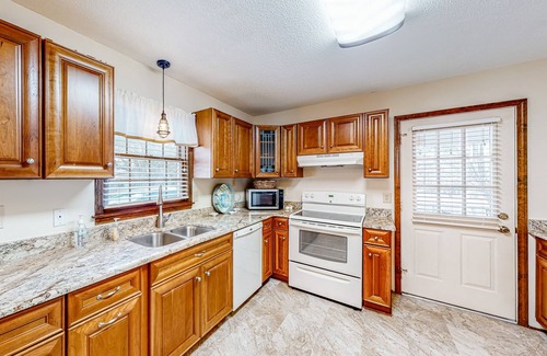 Newport Casa | Comfortable home near beach with enclosed porch, washer/dryer, & central AC