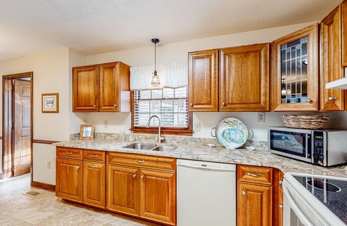 Newport Casa | Comfortable home near beach with enclosed porch, washer/dryer, & central AC