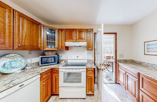 Newport Casa | Comfortable home near beach with enclosed porch, washer/dryer, & central AC