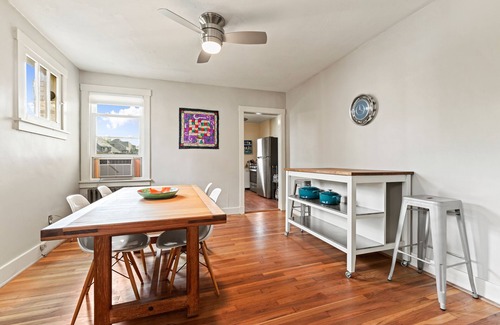 East Liberty Casa | Comfortable home with an artful flair close to PNC, museums and restaurants..