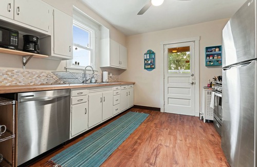 East Liberty Casa | Comfortable home with an artful flair close to PNC, museums and restaurants..