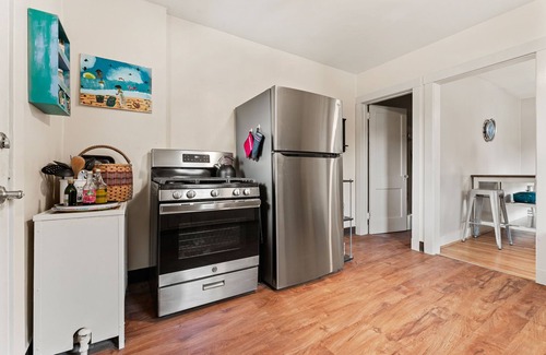 East Liberty Casa | Comfortable home with an artful flair close to PNC, museums and restaurants..
