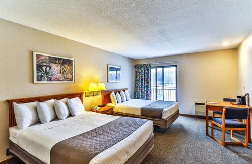 Wisconsin Dells Hotel | Comfortable Hotel Room @ Polynesian Hotel