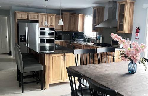 Gilford Casa | Comfortable House w/ Private Gym + back Deck