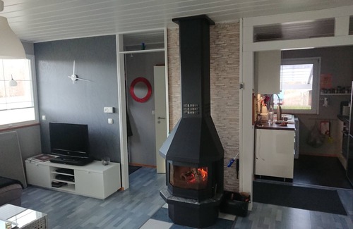 Muberg Casa | Casa confortable con su propia terraza en el lago.