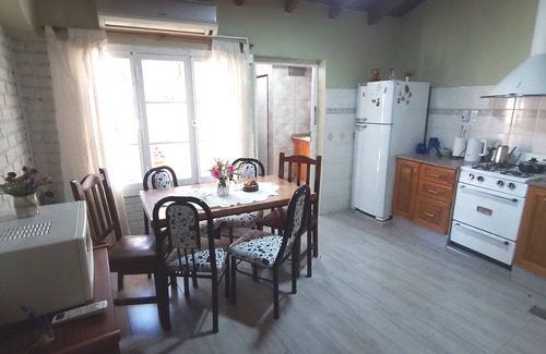 Las Heras Casa | 3-bedroom house, comfortable and well located, with WiFi, AC