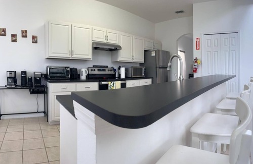 Kissimmee Casa | Comfortable house with hot tub, minutes away from theme parks