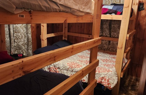 Roslyn Casa | Comfortable house with room for the gang! Perfect for hunting/fishing getaways