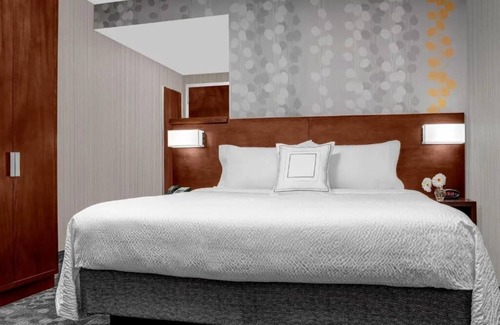 Upper East Side Hotel | Comfortable King Room Near Museum Mile & Central Park!