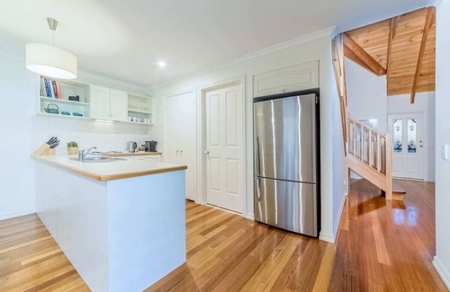 Silverleaves Casa | Comfortable large family home, pet friendly, short stroll to beach