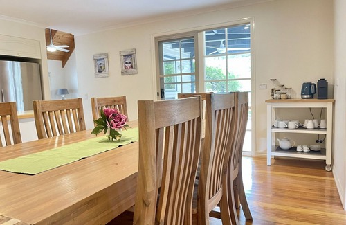 Silverleaves Casa | Comfortable large family home, pet friendly, short stroll to beach